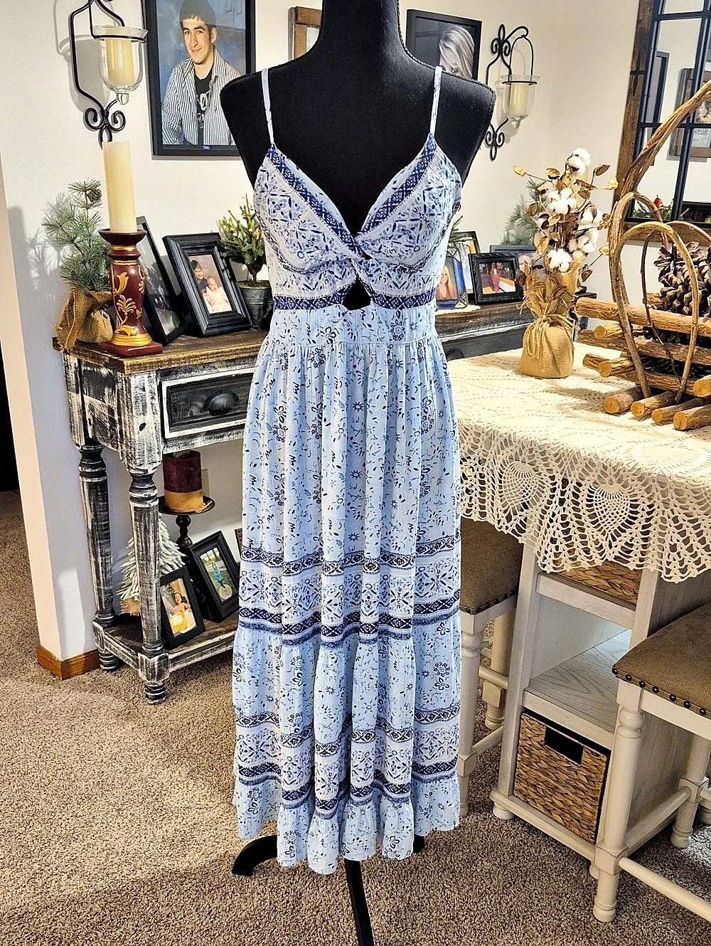 Francesca's - Floral Midi Dress in Blue & White